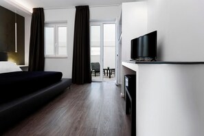 特色装修、特色家居、办公桌、笔记本电脑工作区