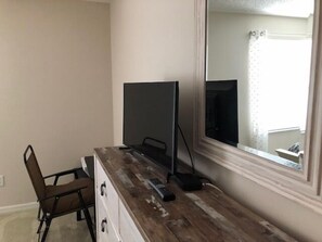 3 bedrooms, iron/ironing board, internet, bed sheets - CAN'T BEAT THIS LOCATION REALLY NICE HOME NEAR SUMTER LANDING THE VILLAGES FL (The Villages)