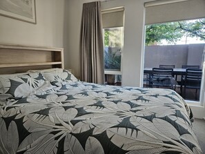 2 habitaciones, escritorio, tabla de planchar con plancha y wifi gratis