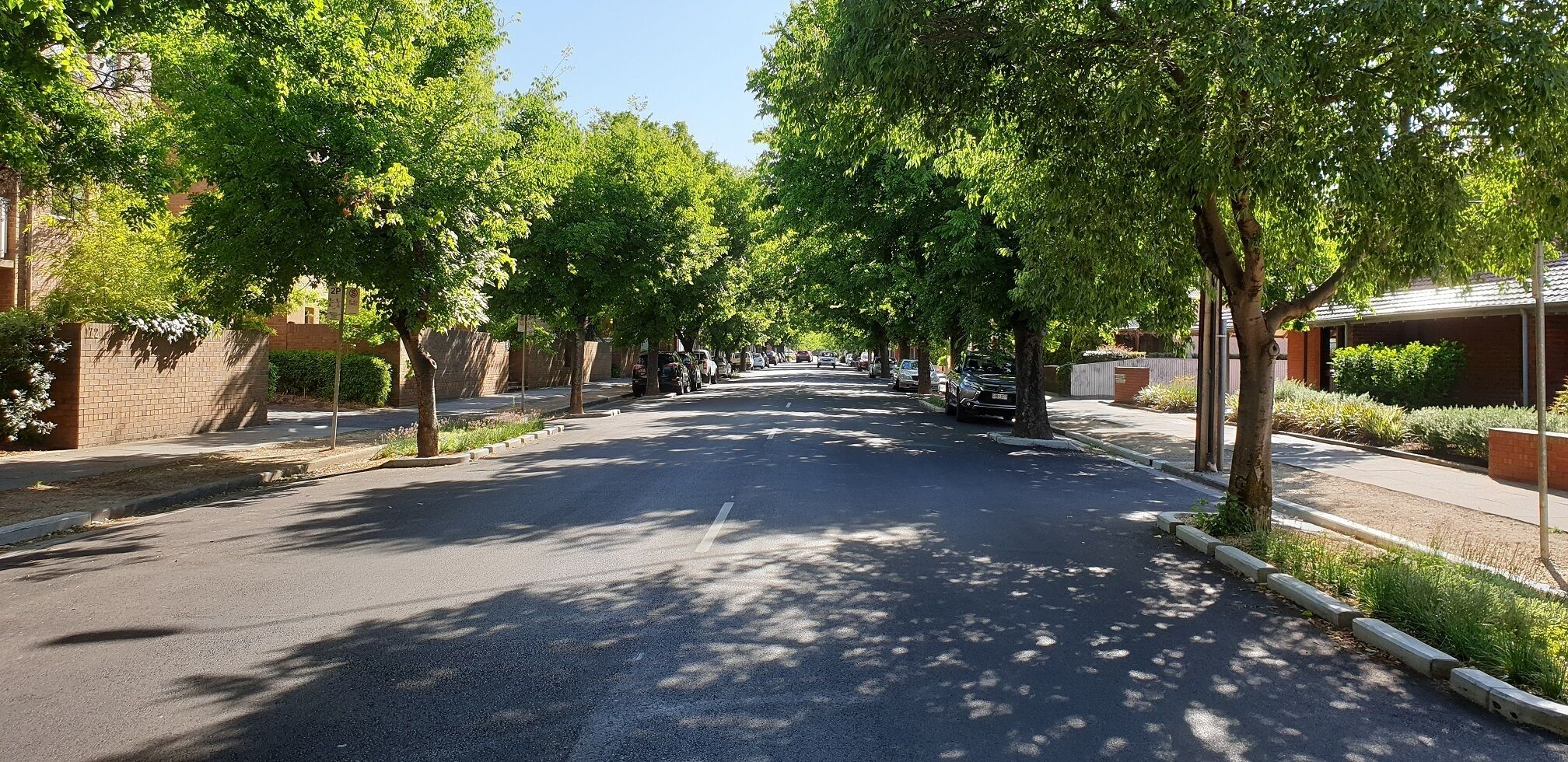 Highly rated 2 bedroom self contained apartment in a fantastic location — image 2