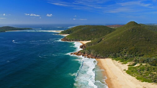 Amazing home with swimming pool, close to Shoal Bay Beach!