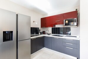 Fridge, microwave, oven, stovetop - 3 bedrooms:  200m from Croisette (Cannes)