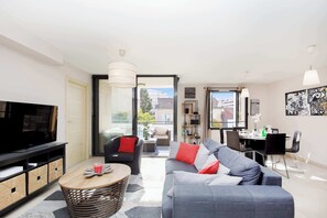 TV, offices - 3 bedrooms:  200m from Croisette (Cannes)