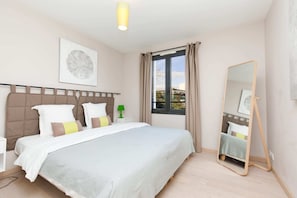 3 chambres, fer et planche à repasser, Wi-Fi, draps fournis