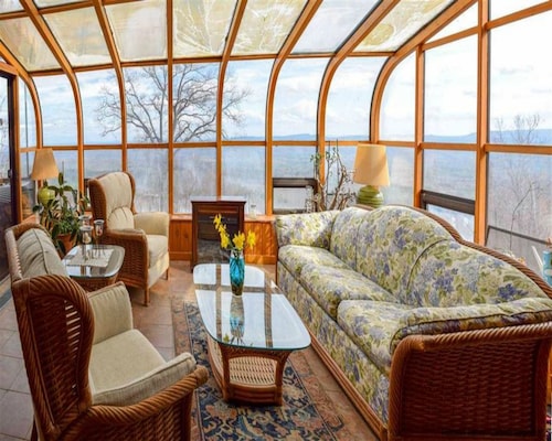 High Point Mtn House ~ Celebrate Spring ~ Privacy ~ SERENITY NOW~ Gorgeous VIEWS