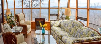 High Point Mountain House SPEKTAKT utsikt! Ultimate personvern! 2 timer fra NYC!