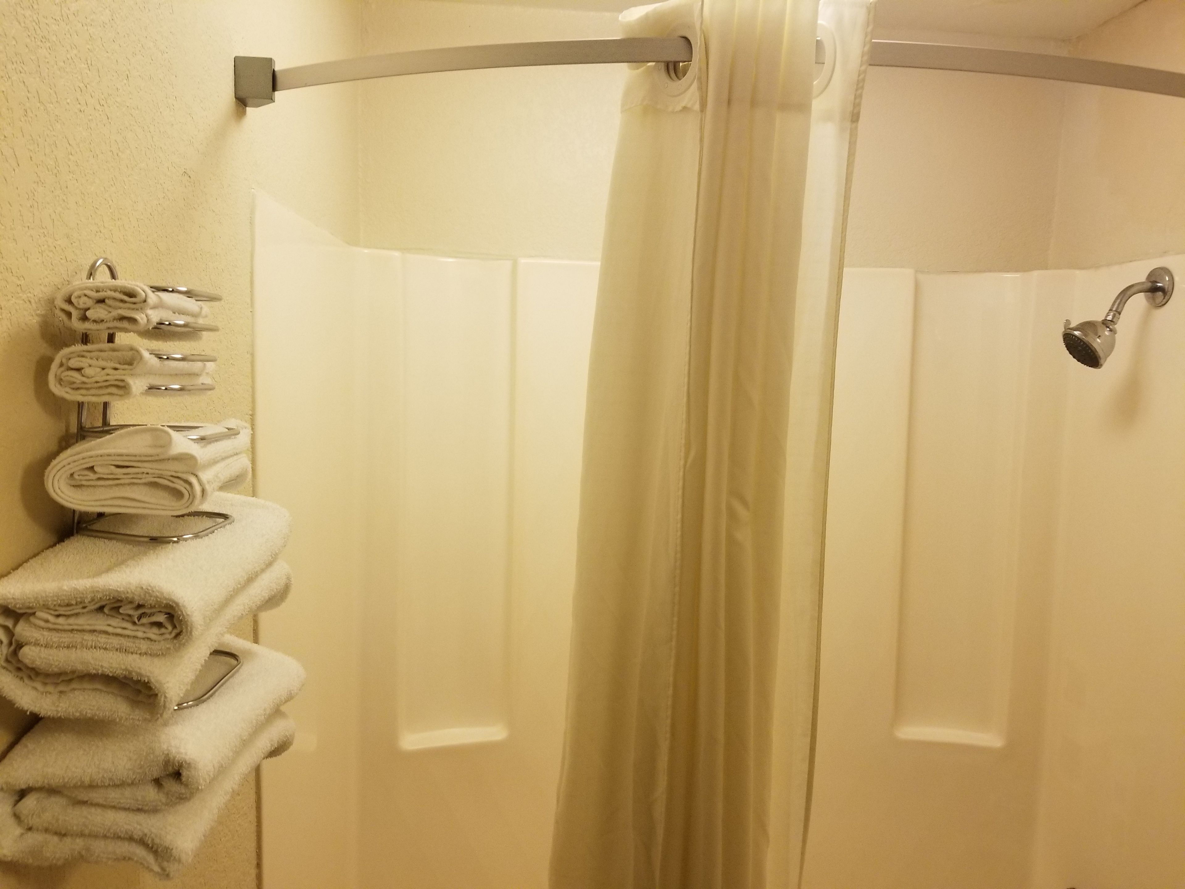 Tek Kişilik Oda, 1 Yatak Odası | Banyo | Duş/küvet kombinasyonu, derin küvet, geniş duş başlığı 