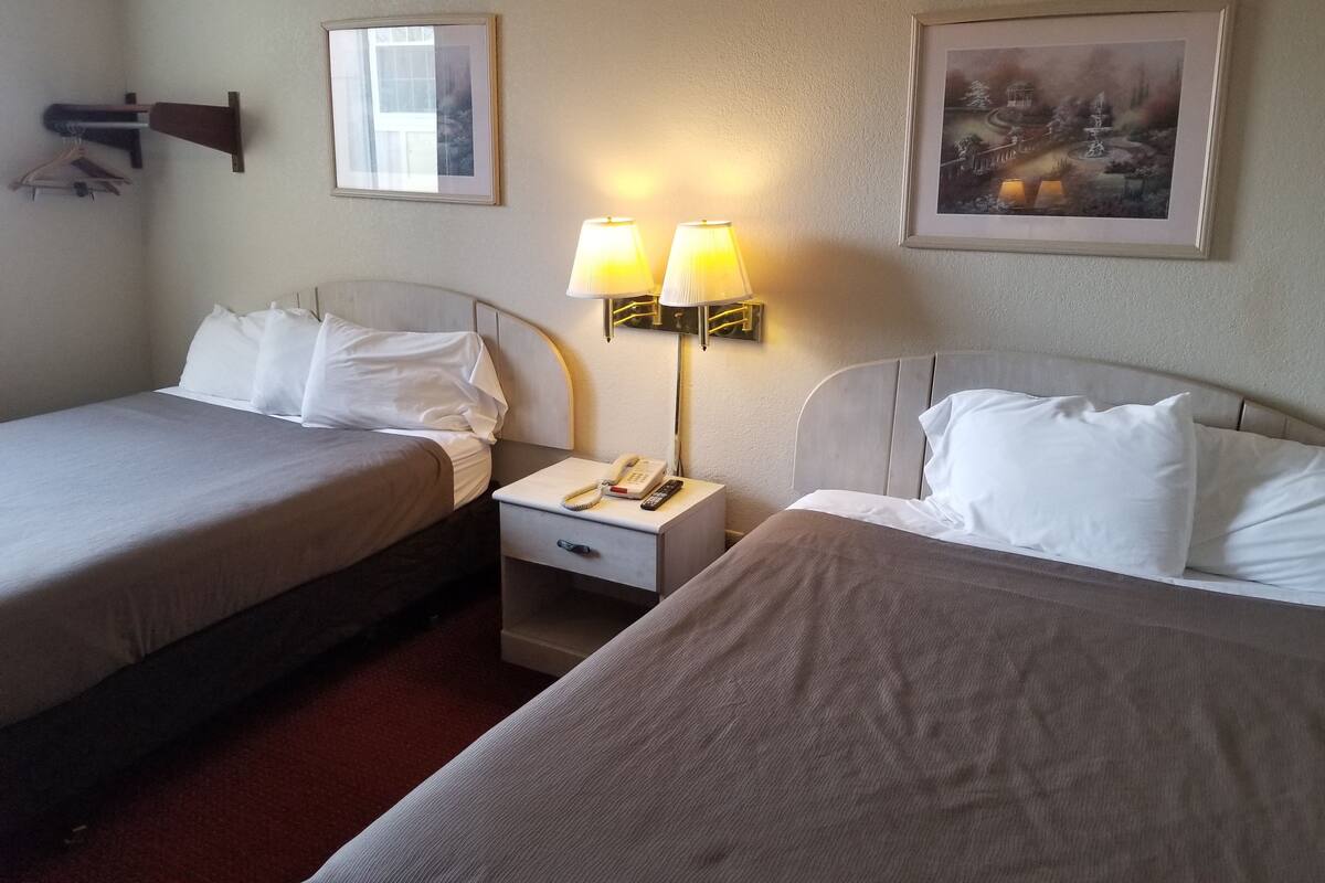 1 bedroom, desk, blackout drapes, soundproofing