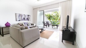 Smart TV - Beachfront Cabarete Penthouse, Stunning Balcony Views, Sleeps 6 (Cabarete)