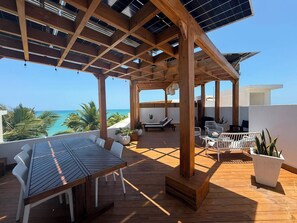 Outdoor dining - Seawinds Cabarete Beachfront Penthouse, Stunning Balcony Views, Sleeps 6 (Cabarete)