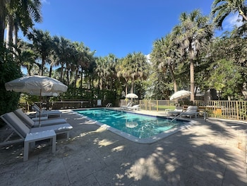 Pool at Miami River Inn By Renzzi