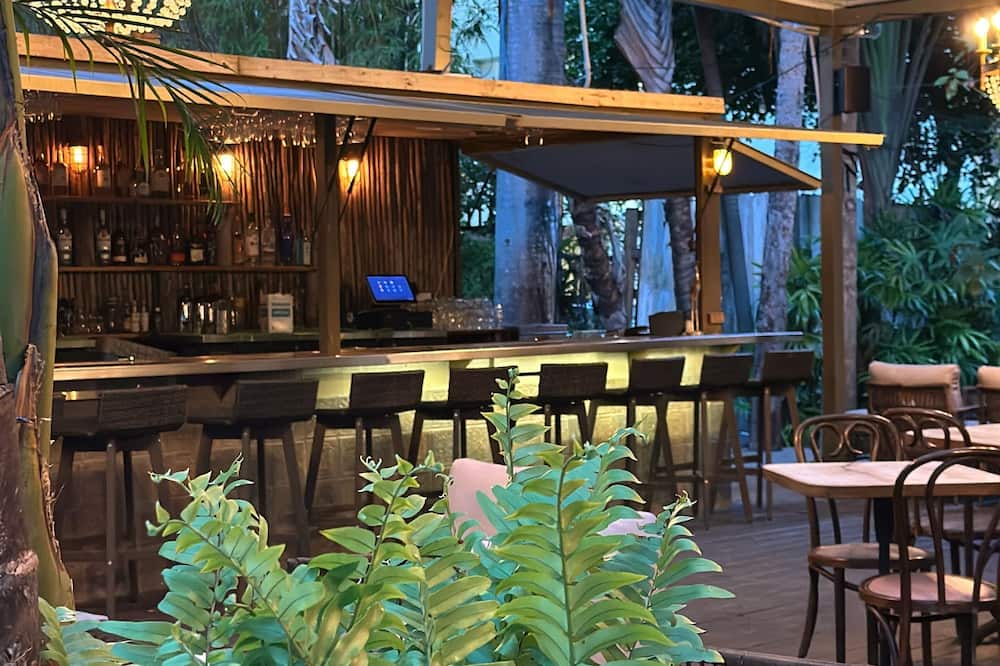 Miami River Inn By Renzzi