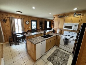 Fridge, microwave, oven, stovetop - 40 Creek Lodge North - Prime Hunting and Fishing Cabin at Waubay Lake (Waubay)