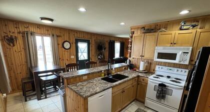 40 Creek Lodge North - Prime Hunting and Fishing Cabin at Waubay Lake