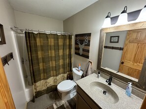 Bathtub, towels