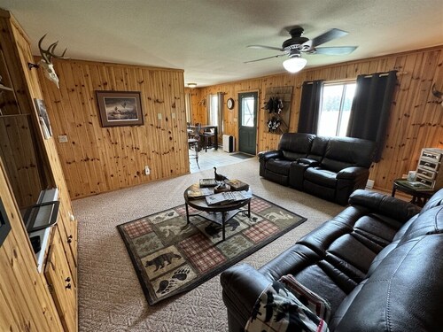 Uusi omistusoikeus!  Waubay Lake Metsästys / Kalastusmökki: Man Cave, WiFi, SatTV
