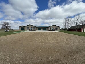Exterior - 40 Creek Lodge North - Prime Hunting and Fishing Cabin at Waubay Lake (Waubay)