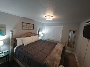 2 bedrooms, iron/ironing board, travel cot, WiFi