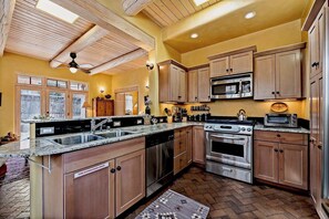 Kühlschrank, Mikrowelle, Ofen, Geschirrspüler