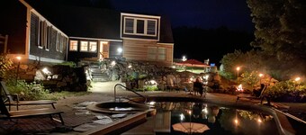 1770 House - An end of a dirt road hideaway where you can relax and unwind.