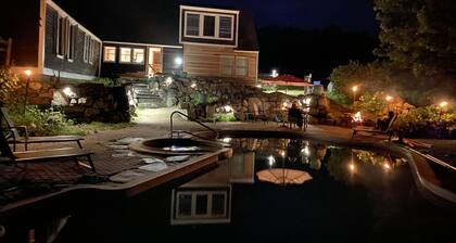 Hilltop Haven: un final de un escondite en un camino de tierra donde puedes relajarte y descansar.