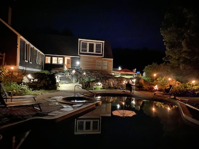 Hilltop Haven: un final de un escondite en un camino de tierra donde puedes relajarte y descansar.