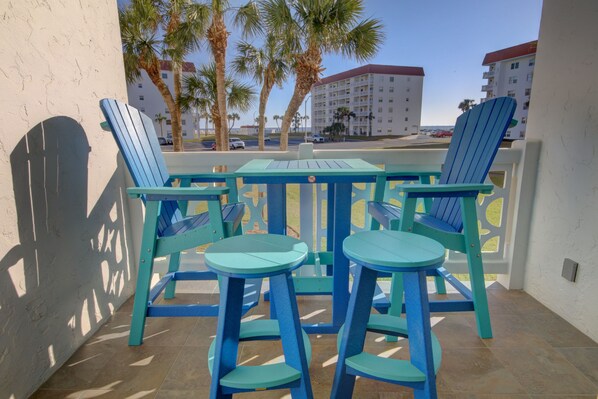 Outdoor dining - El Matador 126 -  FREE TICKETS!! Your stay includes free tickets to many area attractions! (Fort Walton Beach)