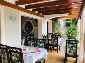 Free daily buffet breakfast - Zermatt Hotel (Gramado)