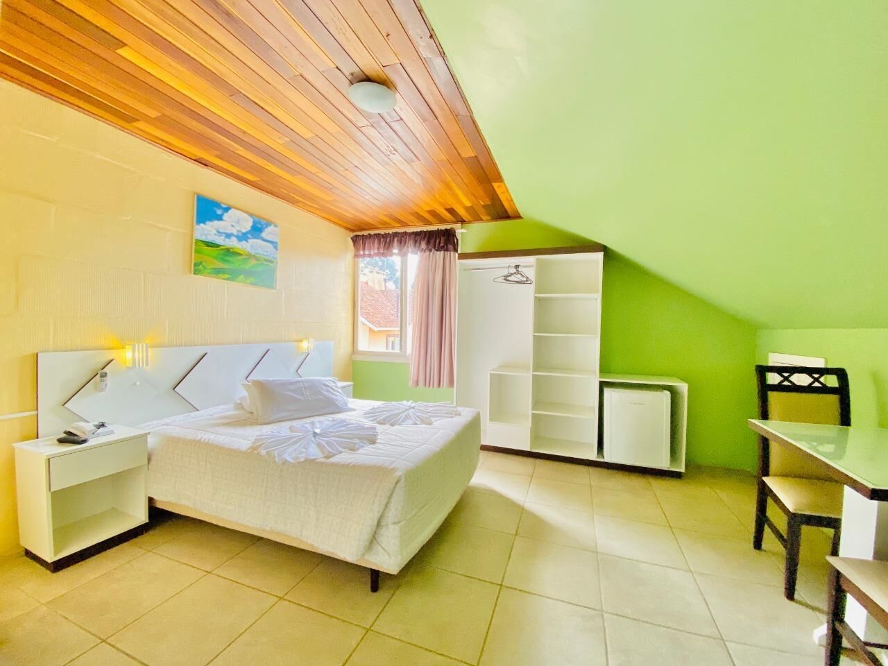 deluxe room, 1 double or 2 single beds | 1 bedroom, free wifi, bed sheets