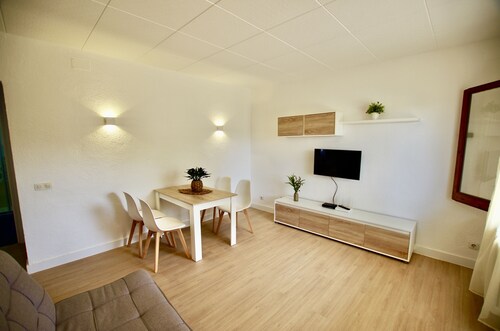 V&V LLORET-Apartment Europa: 120m from Canyelles beach with community pool