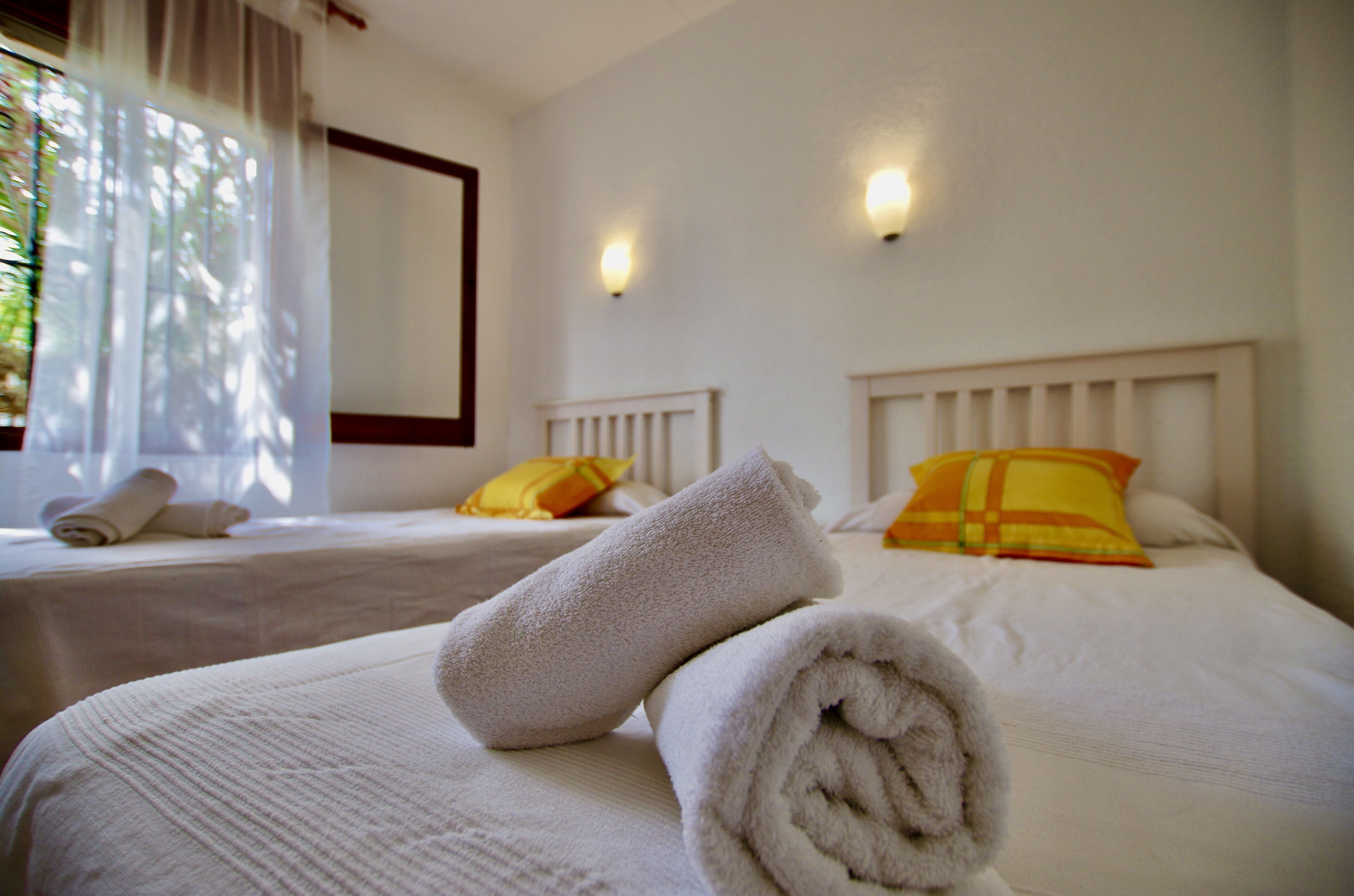 3 slaapkamers, een strijkplank/strijkijzer, reisbedje, wifi