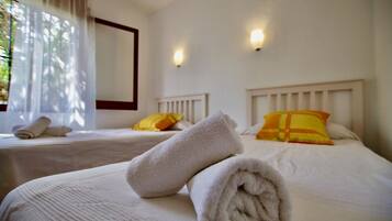 3 slaapkamers, een strijkplank/strijkijzer, reisbedje, wifi