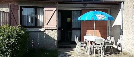 Iron/ironing board, cribs/infant beds, WiFi