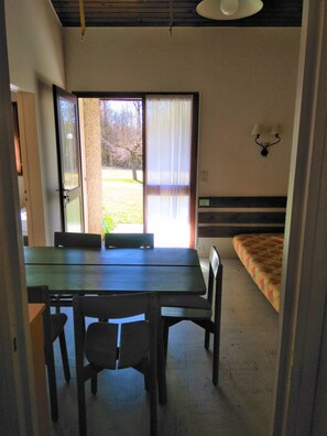 Family Bungalow, 1 Bedroom, Resort View | Living room