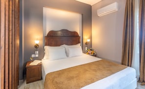 In-room safe, soundproofing, iron/ironing board, free WiFi