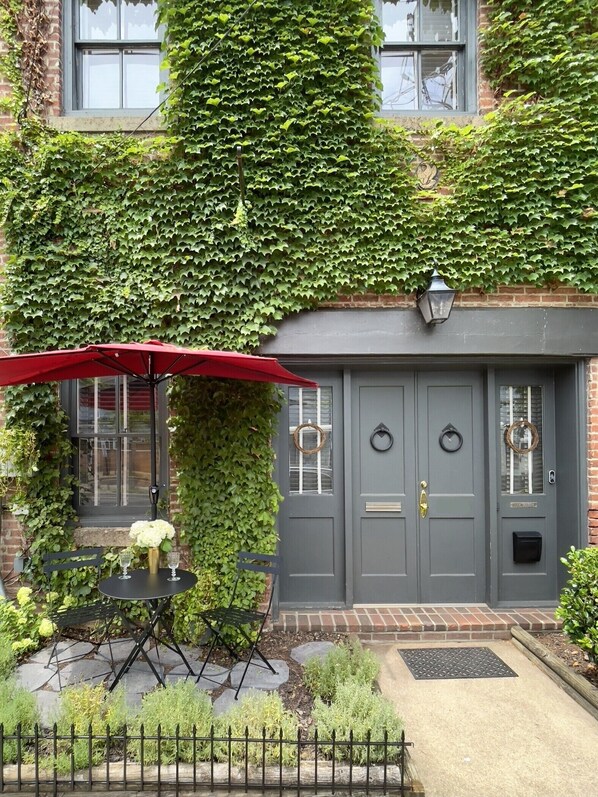 تفاصيل الفندق من الخارج