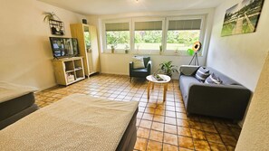 Smart TV, table tennis, books, stereo