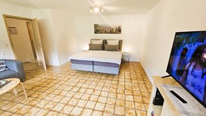 Bügeleisen/Bügelbrett, kostenloses WLAN, Bettwäsche