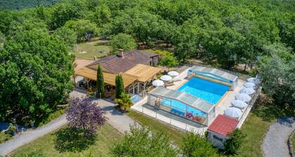 Village de gĂźtes La TruffiĂšre : Chalet 6 pers with heated swimming pool - Dordogne