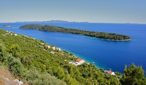 Aerial view - Top apartment for 6 P., south. Location, oceanfront, boat mooring, bike hit! (Blato)