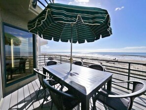 Outdoor dining - Luxury Ocean Front Home (Aptos)