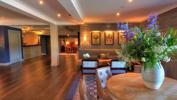 Se sirven comidas, cenas y cocina irlandesa