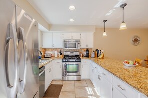 Fridge, microwave, oven, stovetop - Open Nov/Dec/Jan at great rates, Contact Owner for monthly rates. 30% off!!! (Panama City Beach)