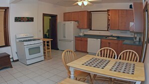 Fridge, microwave, oven, stovetop - Spacious 1br Apartment in Raritan- Fully Furnished! (Raritan)