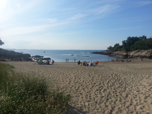 Discover Your Perfect Cape Ann Getaway - A Charming Bayview Retreat