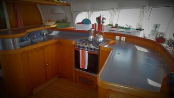 Double Room, Non Smoking, Ocean View | Shared kitchen | Fridge, oven, stovetop, espresso maker