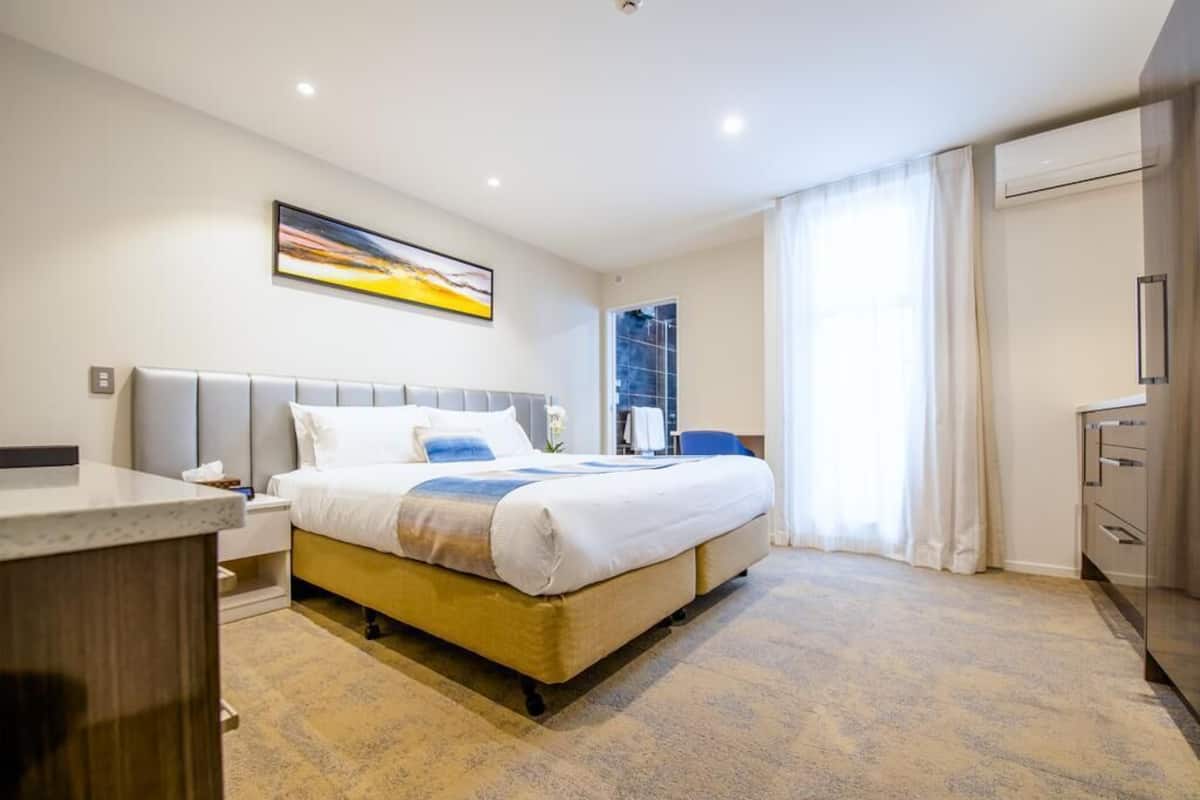 Deluxe Studio, 1 Katil Ratu (Queen) | Meja, ruang kerja komputer riba, Wi-fi percuma, cadar katil 
