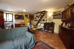TV, fireplace - Holiday Home in Stazzema with 2 bedrooms sleeps 5 (Stazzema)