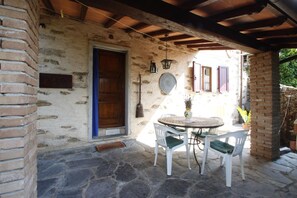 تناول الطعام بالخارج