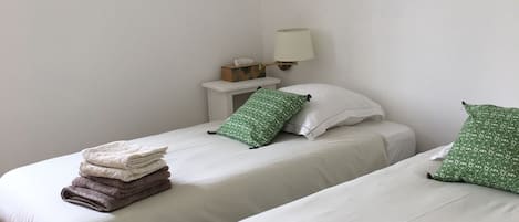 2 slaapkamers, een strijkplank/strijkijzer, wifi, beddengoed